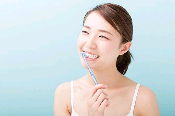每天刷牙还得蛀牙、牙周病？用对牙刷牙线是关键